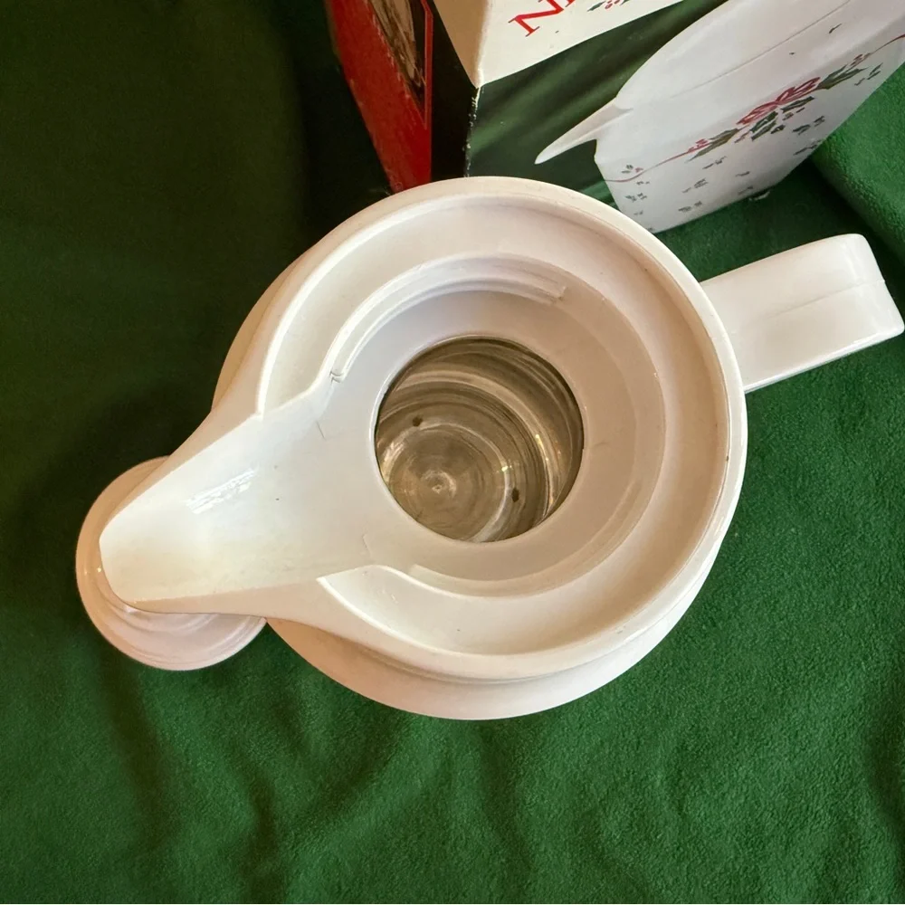 Festive Corelle Compatibles Winter Holly Thermal Server